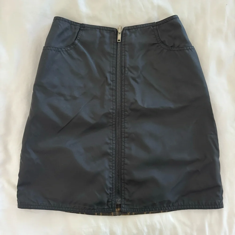 Authentic vintage Fendi reversible mini skirt with zipper - Picture 5 of 7